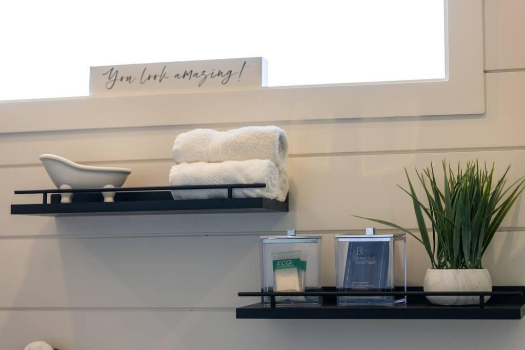 New The Yellow Beacon-Luxury Shipping Container Fredericksburg Exteriör bild