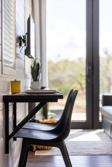 New The Yellow Beacon-Luxury Shipping Container Fredericksburg Exteriör bild