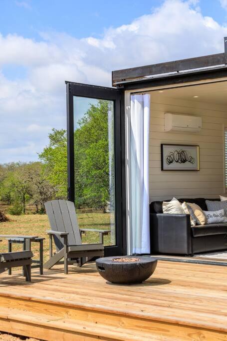 New The Yellow Beacon-Luxury Shipping Container Fredericksburg Exteriör bild