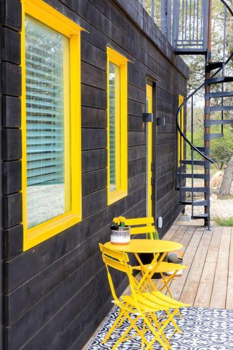 New The Yellow Beacon-Luxury Shipping Container Fredericksburg Exteriör bild