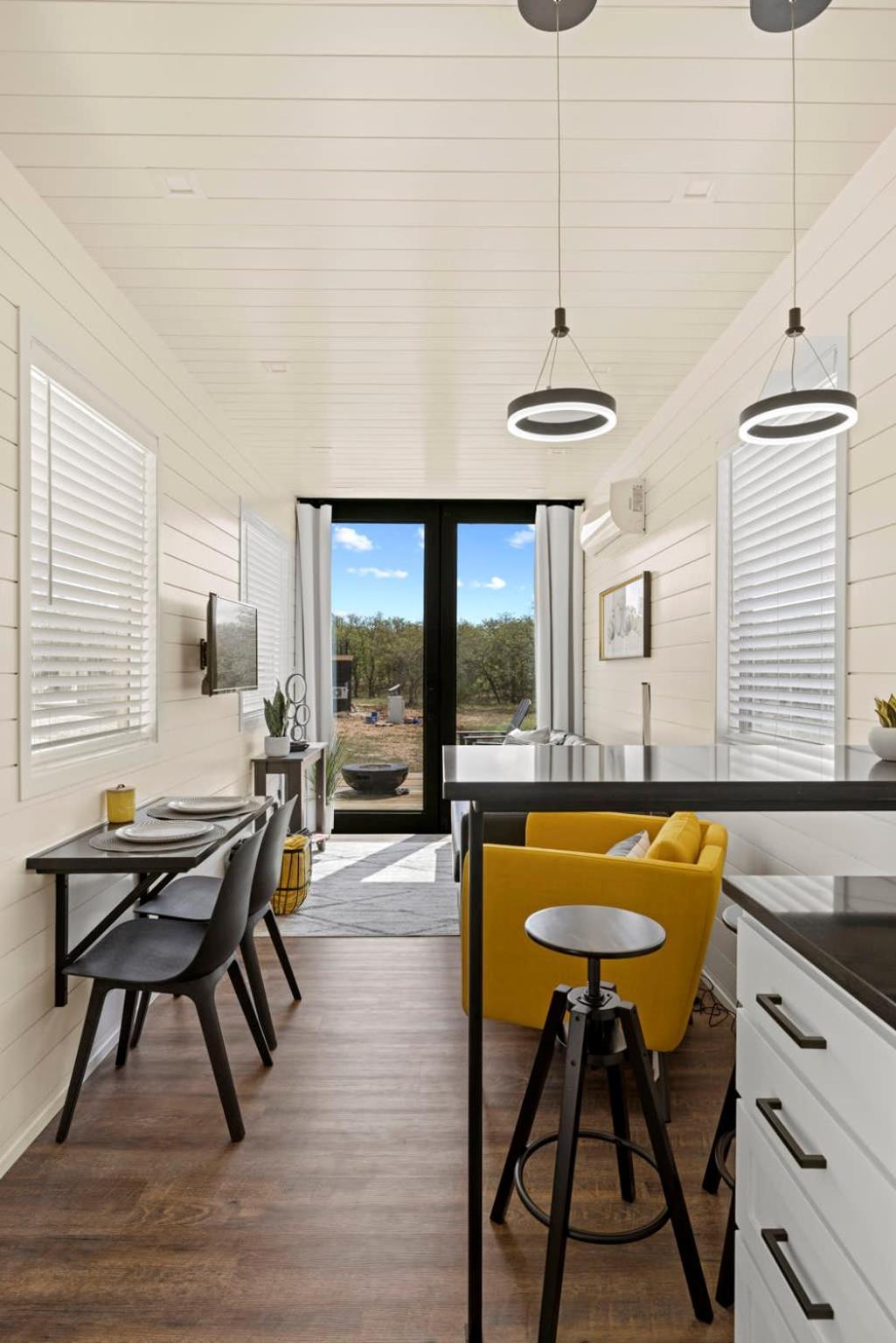 New The Yellow Beacon-Luxury Shipping Container Fredericksburg Exteriör bild